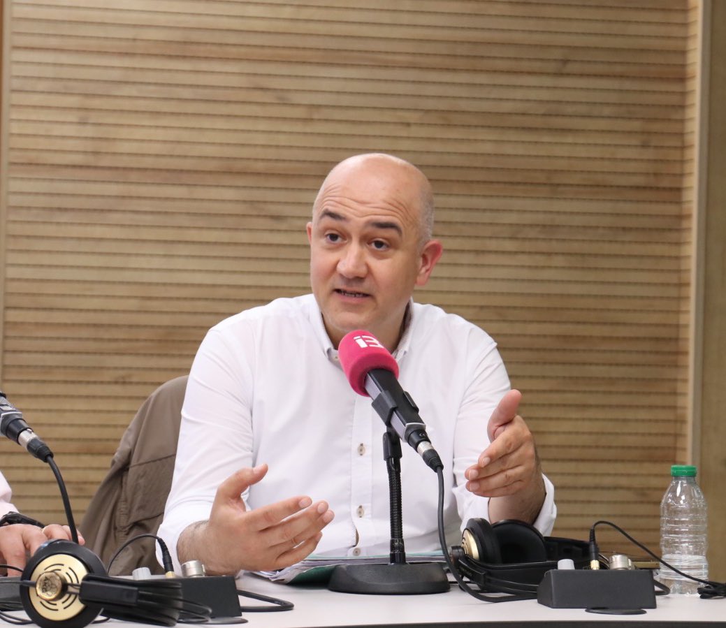 🟢 <a href="/Antoni_Salas_/">Antoni Salas</a> sobre la saturació de les carreteres, a la tertulia d’<a href="/IB3radio/">IB3 Ràdio</a>:

🗣️ “La saturació n’hi ha moltes coses, la sobrepoblació la malaltia. No hi ha una planificació per les Illes… si xerres amb la gent tenen la sensació de perdre qualitat de vida”…

#SomElPi