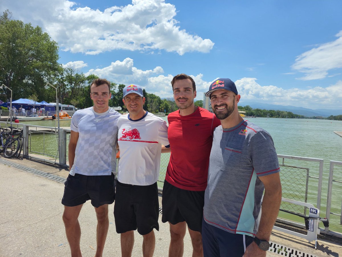 First race in the men’s four – done ✔️ 
We finished second in our heat (5:47.46) and secured a spot in the A final! Happy with how we started, but we know there’s still a lot of work ahead.
Looking forward to the FINAL on Saturday at 12:08 🇭🇷
#sinkovicbrothers #rowing #ERChamps