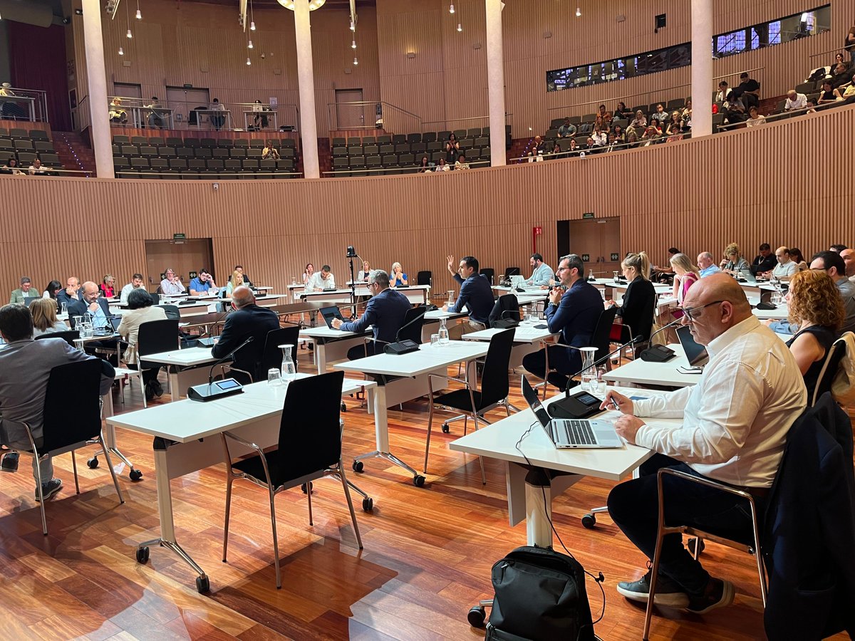 El #plediba aprova l’adhesió de la Diputació de Barcelona al <a href="/cpnlcat/">Consorci per a la Normalització Lingüística</a>, com a membre de ple dret amb els vots:
🟢 JuntsxCat, PSC, TotxTerrassa, JxIgualada, ERC, ImpulsemPenedès, EnComúPodem, PP
🔴Vox