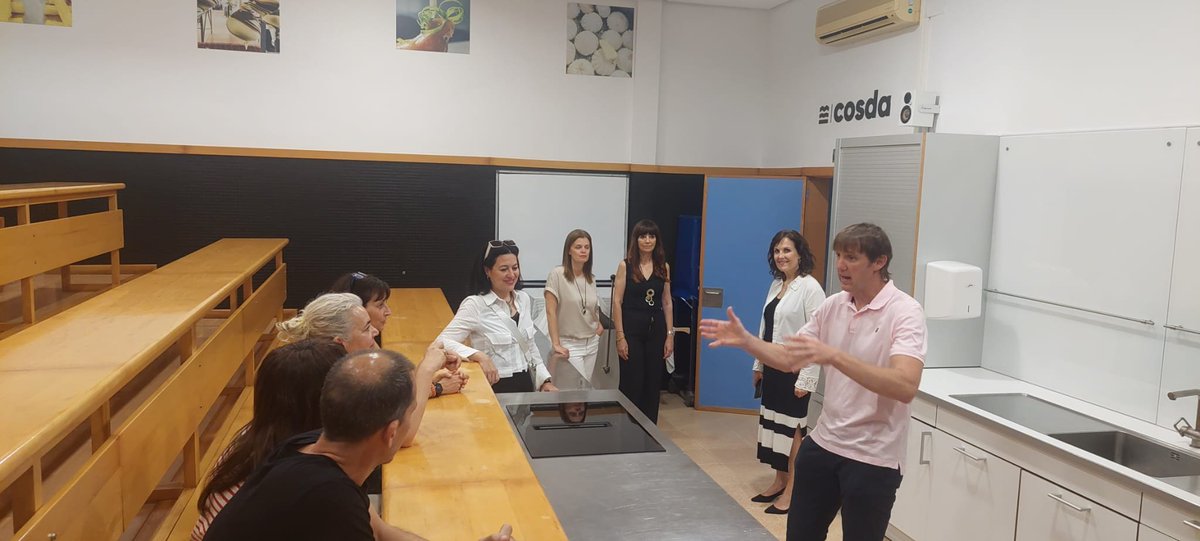 Ayer el NVT visitó el Centro Integrado Profesional de Hostelería de Castellón-Costa de Azahar para conocer de primera mano los proyectos Erasmus+ que están llevando a cabo. 

Agradecemos su calurosa acogida y les animamos a seguir en su grandiosa labor en el campo de la FP.
