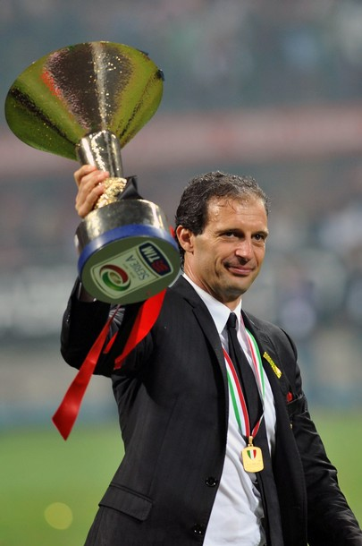 FeliceRaimondo's tweet photo. Bentornato Max, il Diavolo ti ha dato i Natali da grande allenatore e il Diavolo ti chiede di restituirgli i natali da grande squadra. Buon lavoro! ❤️🖤 https://t.co/ir3XIxr1Oi