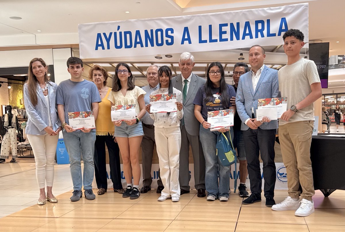 ciudadsaberes's tweet photo. El concejal de educación del @aytoSalamanca, @LuisSAreval, asiste en el @CCElTormes a la entrega de premios del certamen de dibujos del Banco de Alimentos de Salamanca. 
Los cinco trabajos representarán a Salamanca en el certamen nacional. 
Información en https://t.co/VqhhFV1URu https://t.co/xuPa8A7kVs