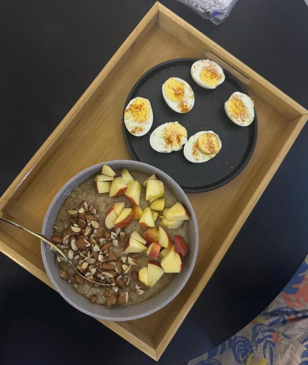 MCAddMore2's tweet image. How do I tell this woman again, that I'm a strong 💪 Yoruba Man from Ila-orangun. Cus what is this she served Me for brakefast. Jor fun mi Rice ati ewa naw, tabi Bread and ewa agonyi ☹️😫😩
#viral #strongyorubaman #relationship #relationshipgoals #marriage