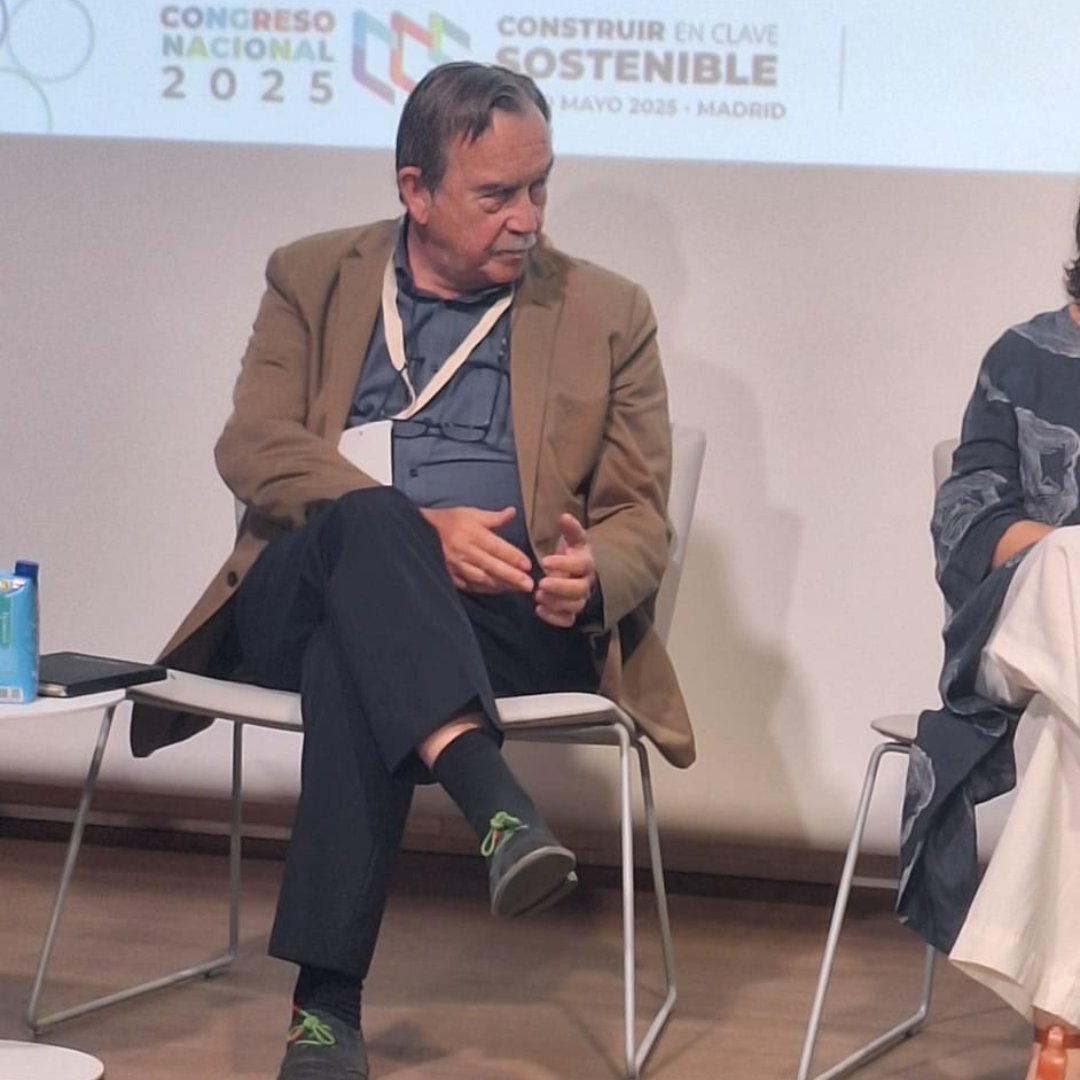 <a href="/viviendagob/">Ministerio de Vivienda y Agenda Urbana</a> <a href="/maiverdu/">Maite Verdú Martínez</a> <a href="/asemas_es/">ASEMAS</a> <a href="/ferrovial_es/">Ferrovial</a> <a href="/iberdrola/">Iberdrola</a> <a href="/IETorroja/">Instituto E. Torroja</a> <a href="/CScic/">Rob Dark</a> <a href="/jqueipoll/">Juan Queipo de Llano</a> <a href="/mitecogob/">Transición Ecológica y Reto Demográfico</a> <a href="/GrupoCosentino/">Cosentino</a> <a href="/SGplaco/">Saint-Gobain Placo</a> <a href="/MadridNuevoN/">Madrid Nuevo Norte</a> <a href="/RocaSanitario/">Roca Sanitario</a> <a href="/CSCAE/">CSCAE</a> <a href="/La_UPM/">Universidad Politécnica de Madrid</a> <a href="/Ace_Cae/">ACE CAE</a> <a href="/ecodes/">ECODES</a> <a href="/GBCEs/">Green Building Council España</a> Le sigue el director del <a href="/ObsCiudad3R/">ObservatorioCiudad3R</a>, <a href="/jrubioval/">Juan Rubio del Val 🇪🇺</a> : "Las oficinas de Rehabilitación de los Colegios de Arquitectos están dando unos buenos resultados y deben estar coordinadas con los ayuntamientos".