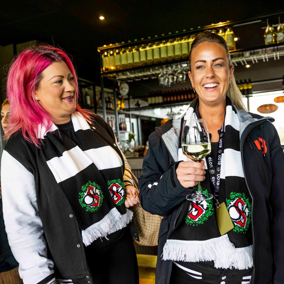 Stötta publikmatchen och var med i utlottningen av fina priser! 🖤🤍 

Bland annat kan du vinna matchbiljetter till Tillsammans Sportbar med fri mat och dryck.

Läs mer och stötta publikmatchen ⤵️ clubs.clubmate.se/oskfotboll/ins…