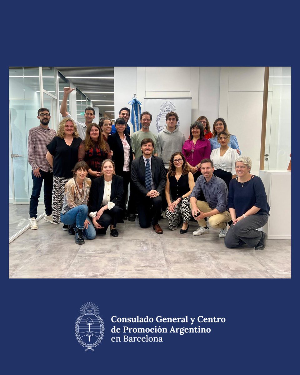 🏁🇦🇷 El 28 de mayo, el Consulado recibió la visita de Franco Colapinto.

Celebramos el compromiso, la dedicación y el talento de jóvenes como Franco, que representa a nuestro país con excelencia y pasión en cada pista del mundo.

¡Una gran alegría recibirte, Franco! 🇦🇷🏎️