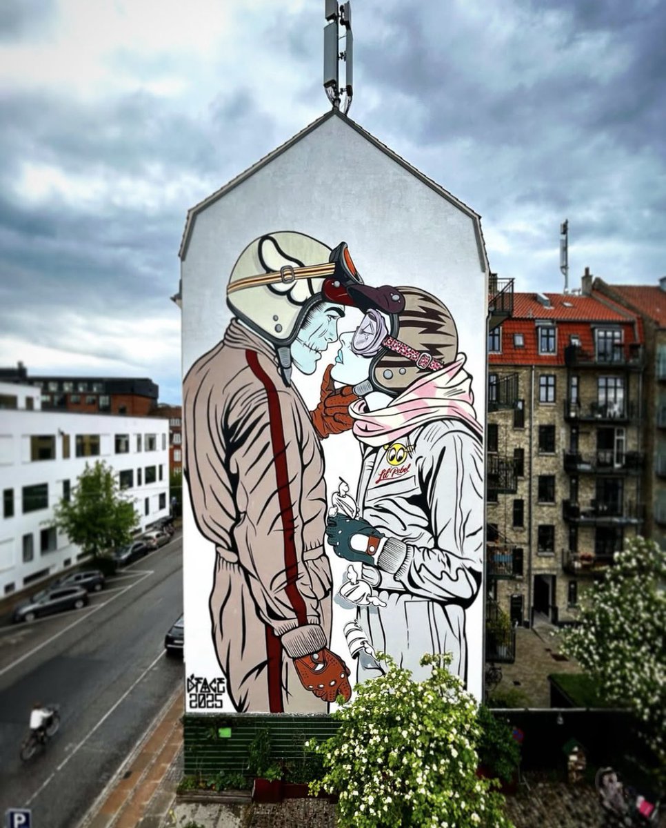 lovestreetart22's tweet photo. “Them the breaks” by D*Face in Copenhagen, Denmark (Photo by Artist). 🏍️🏍️🏍️
#StreetArt #DFace #Denmark https://t.co/ARbGGduFXY