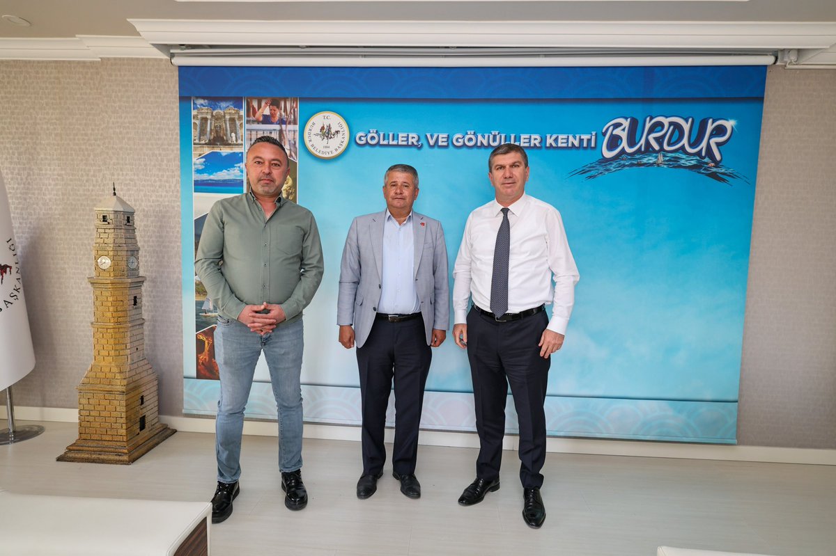 A.Orkun Ercengiz🇹🇷 (@orkunercengiz) on Twitter photo İl başkanımız Sn Kadir Koç ve il yöneticimiz Sn Gürbüz Abbak ile birlikte durum değerlendirmesi yaparak hafta sonu Antalya’da Gn Başkanımız Sn <a href="/eczozgurozel/">Özgür Özel</a> ‘in katılımıyla yapılacak olan erken seçim mitingi ile ilgili görüşmemizi gerçekleştirdik İl başkanımız Sn Kadir Koç ve il yöneticimiz Sn Gürbüz Abbak ile birlikte durum değerlendirmesi yaparak hafta sonu Antalya’da Gn Başkanımız Sn <a href="/eczozgurozel/">Özgür Özel</a> ‘in katılımıyla yapılacak olan erken seçim mitingi ile ilgili görüşmemizi gerçekleştirdik