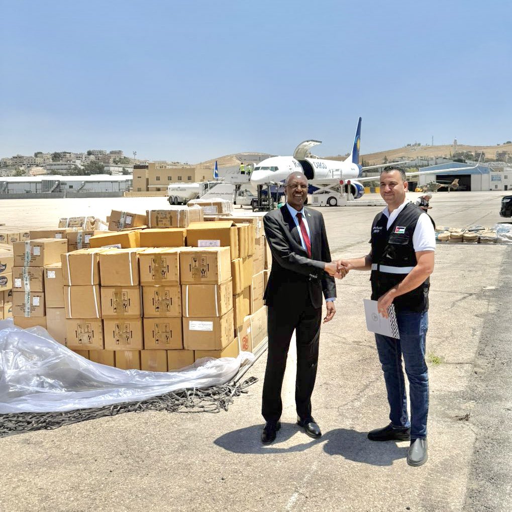 KayinamuraJose8's tweet photo. 📌 Today, the Government of Rwanda, in close collaboration with the Hashemite Kingdom of Jordan, dispatched a vital shipment of humanitarian aid to support the people of Gaza. This gesture reflects a shared commitment to human dignity and regional solidarity.
📌 A humanitarian aid package from the Government of Rwanda, in partnership with Jordan, has been sent to Gaza. This act of compassion underscores the two nations’ joint commitment to supporting civilians affected by conflict. #RwandaForHumanity