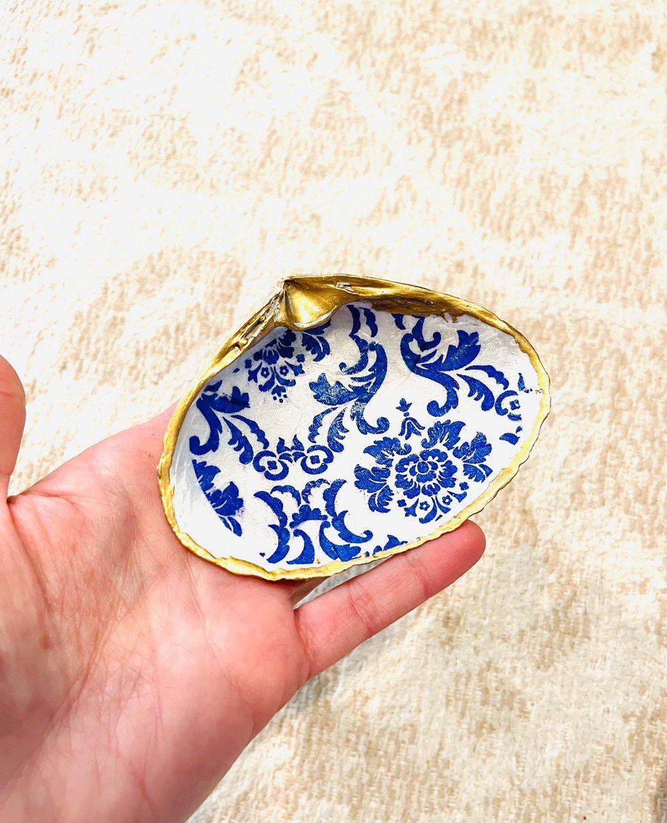 AlicesTreasureb's tweet image. alicesbox.etsy.com/listing/175982… 
#JewelryDish #RingDish #ShellDish