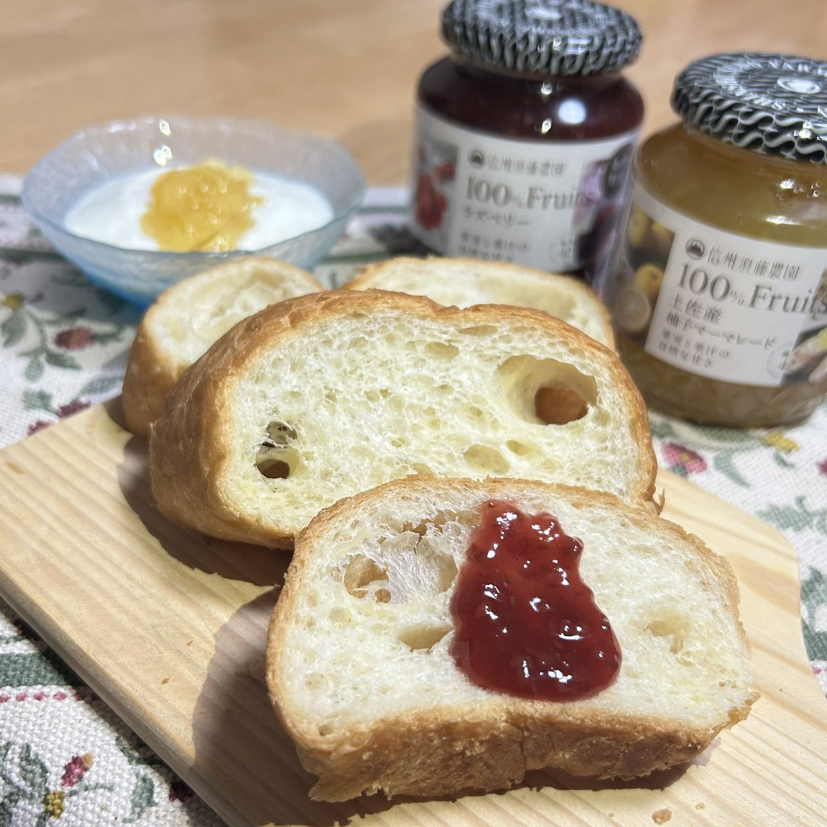 最近のお気に入りは #信州須藤農園 さんの「100% Fruits」🍓🍞

お砂糖不使用なのに、果実の自然な甘みがぎゅっと詰まってて、なんと糖度は42度もあるジャム！！

Instagramに詳しく書いたのでご覧あれ👀💕

#地方創生食文化大使 
#フードアナリスト