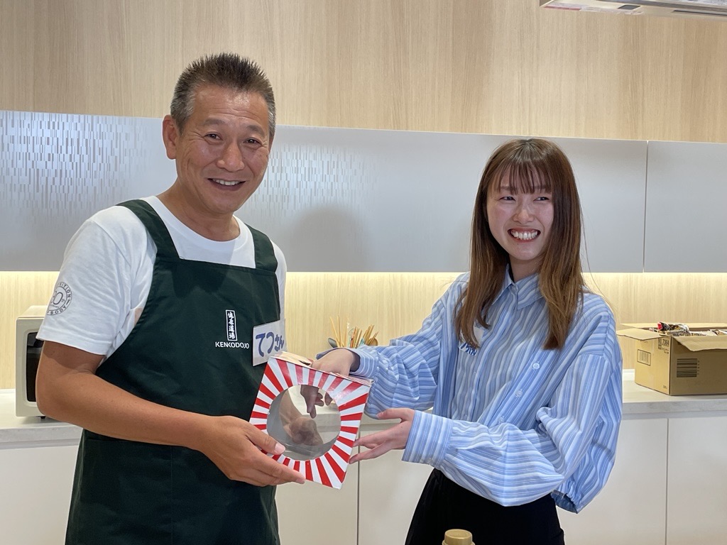 ただいまライブ配信中🙌🏻✨
丸大食品様の燻製屋ウインナーが、なんと120本分3名当たる豪華抽選会も🎉

最後の抽選は19時55分ごろ！
ライブ配信中に１度でもコメントすればエントリー完了！まだ間に合います😎
sunstar-shop.jp/Page/livecomme…