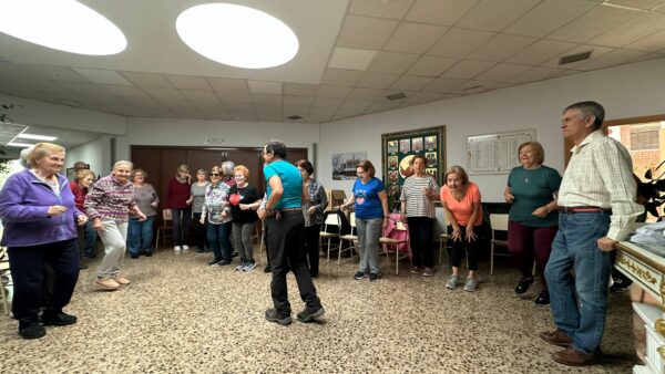 CCastrense's tweet photo. #CáritasParroquial #Castrense Santa María de #LaDehesa (Madrid): Ejercicios con el Grupo de #Mayores.
En esta ocasión los ejercicios estuvieron orientados a mejorar la fuerza de los brazos.
#CercaDeTi #ElGraneroDeJosé
👇👇👇
https://t.co/XmD7NRwNz6 https://t.co/g4B7aaRhzX