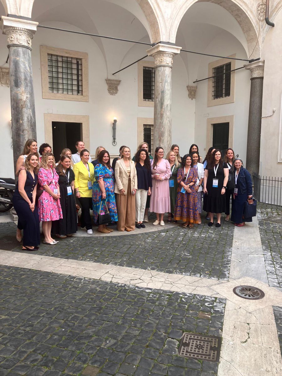 DeborahBergamin's tweet photo. 🌍 Oggi con @PastorellaGiu ho incontrato la delegazione di @_GlobalWIN a Roma: 20 funzionarie del Congresso USA per parlare di leadership femminile e innovazione. Un dialogo per un futuro inclusivo! 🇮🇹🇺🇸 

#ForzaItalia #GlobalWIN #LeadershipFemminile @forza_italia https://t.co/h4vM2Oeklq