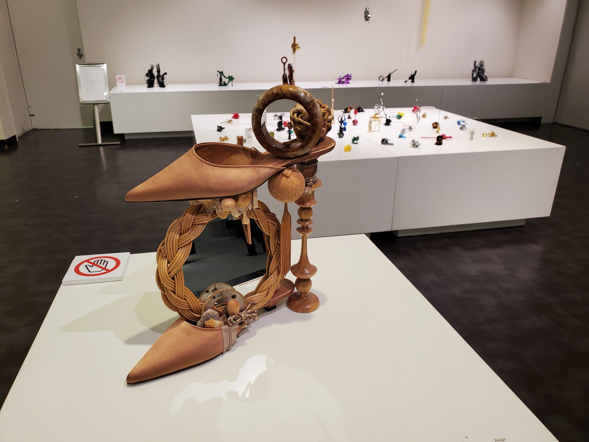 荒木由香里 現代アート コラージュ作品＋作品集 荒木由香里 | LOKO GALLERY