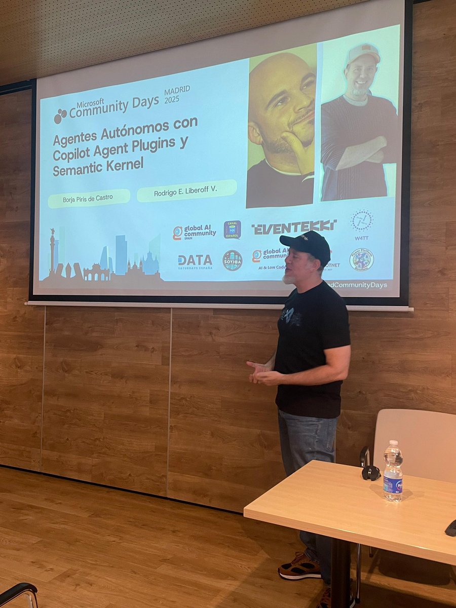 Recuerda que tienes el código y la PPT de la charla de la #Microsoft Community Days de #Madrid 2025 sobre Agentes Autónomos con Semantic Kernel y Copilot Agent Plugins en el siguiente enlace de <a href="/github/">GitHub</a> 👉🏻 
github.com/rliberoff/2025…