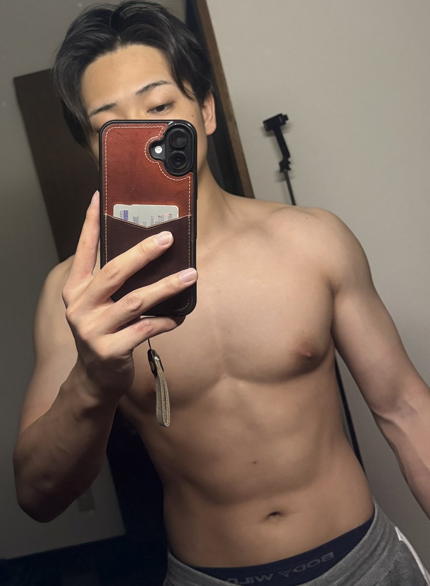 今日は、偏頭痛で一日中頭が重い感じでしたーが作り置きや勉強、筋トレ（胸）出来ました！
とりあえず行動する事が大切と改めて感じました。