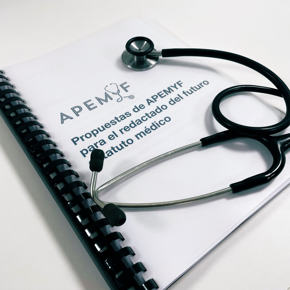 Tras dos meses de trabajo <a href="/APEMYF_2025/">APEMYF</a> ha terminado la redacción de la propuesta para la creación de un Estatuto Propio para el colectivo Médico y Facultativo. 
Ya esta disponible en nuestra web 👩🏻‍💻 podéis consultarlo COMPLETO y en ABIERTO en el enlace ➡️ simpa.es/apemyf-complet…
