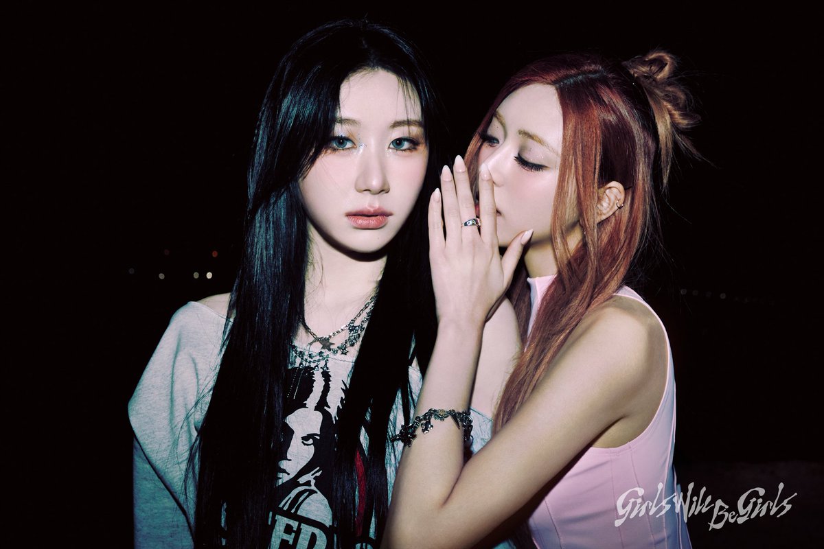 kpopsapphic's tweet image. Chaeryeong and Yuna (ITZY)