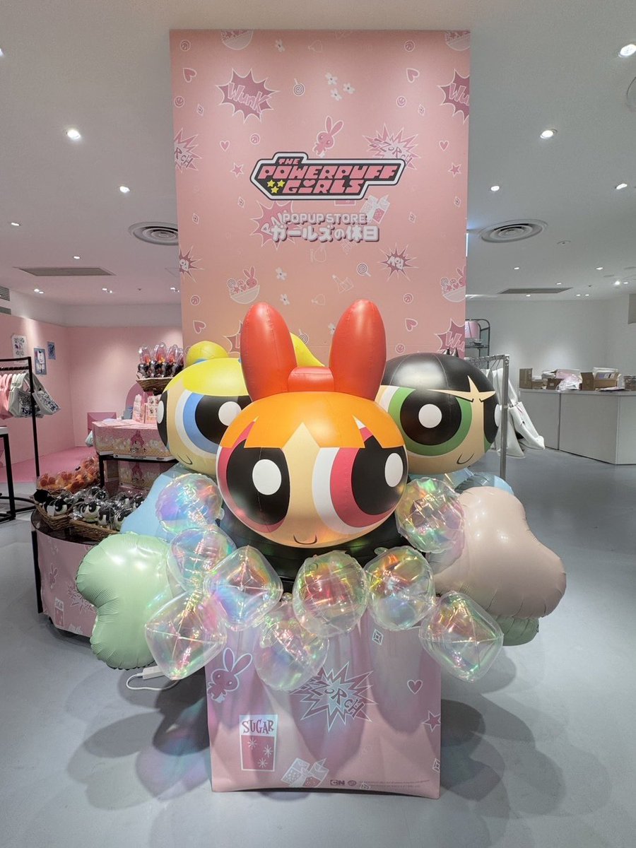 振り向きポーズがかわいすぎてズルい。スマホに貼れる話題の