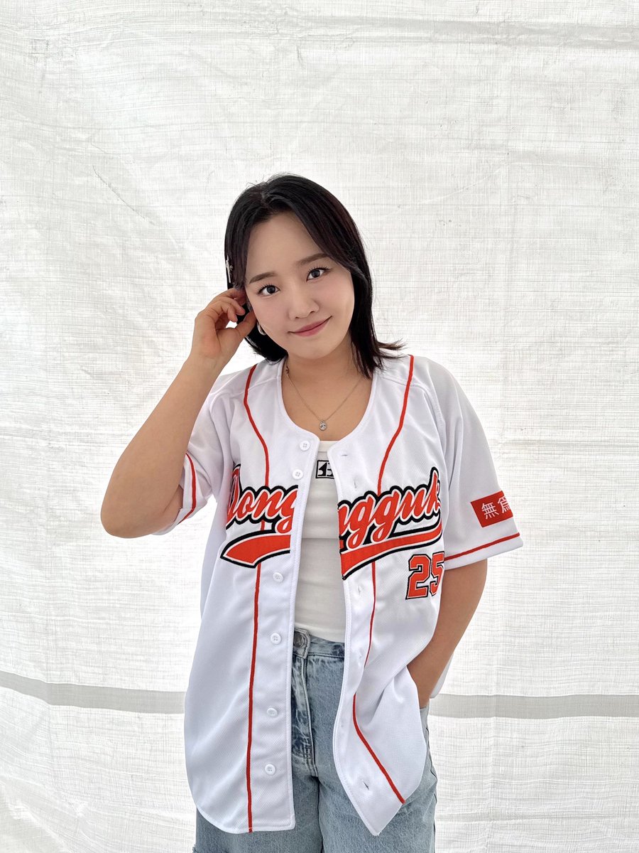 [#윤하]
동국대학교 대동제 DIRVANA🪷
함께 웃고 즐겨주신 여러분 모두 감사합니다🩶

#윤하 #YOUNHA #혜성은_지지않는다🌠 #윤하_홀릭스💓 #동국대학교