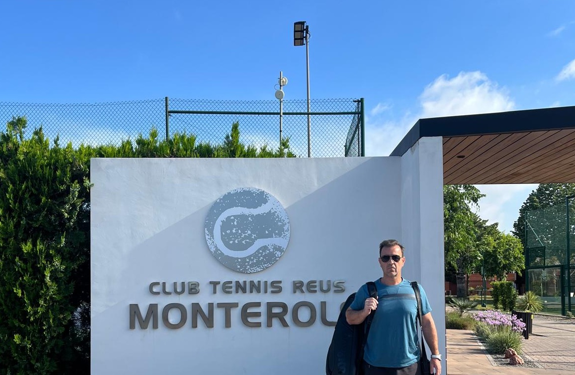 Terminamos la semana participando en el Campeonato de España MAPFRE de Tenis Veteranos Individual y Dobles, en el Club Tennis Reus Monterols.
Una semana de deporte, amigos y ¡mucho tenis! Disfrutando de los beneficios de este gran deporte. Vamos! 🎾🎾 <a href="/LertxundiJon/">Jon Lerchundi</a>