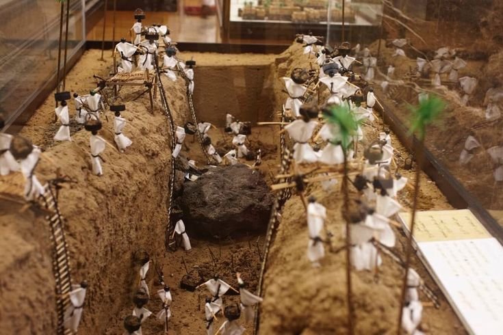 يقول جابر بن عبد الله رضي الله عنهما : إنا يوم الخندق كنا نحفر إذ عرضت لنا صخرة شديدة فجاءوا إلى النبي صلى  الله عليه وسلم فقالوا يا رسول الله: هذه صخرة عرضت في الخندق فقال: