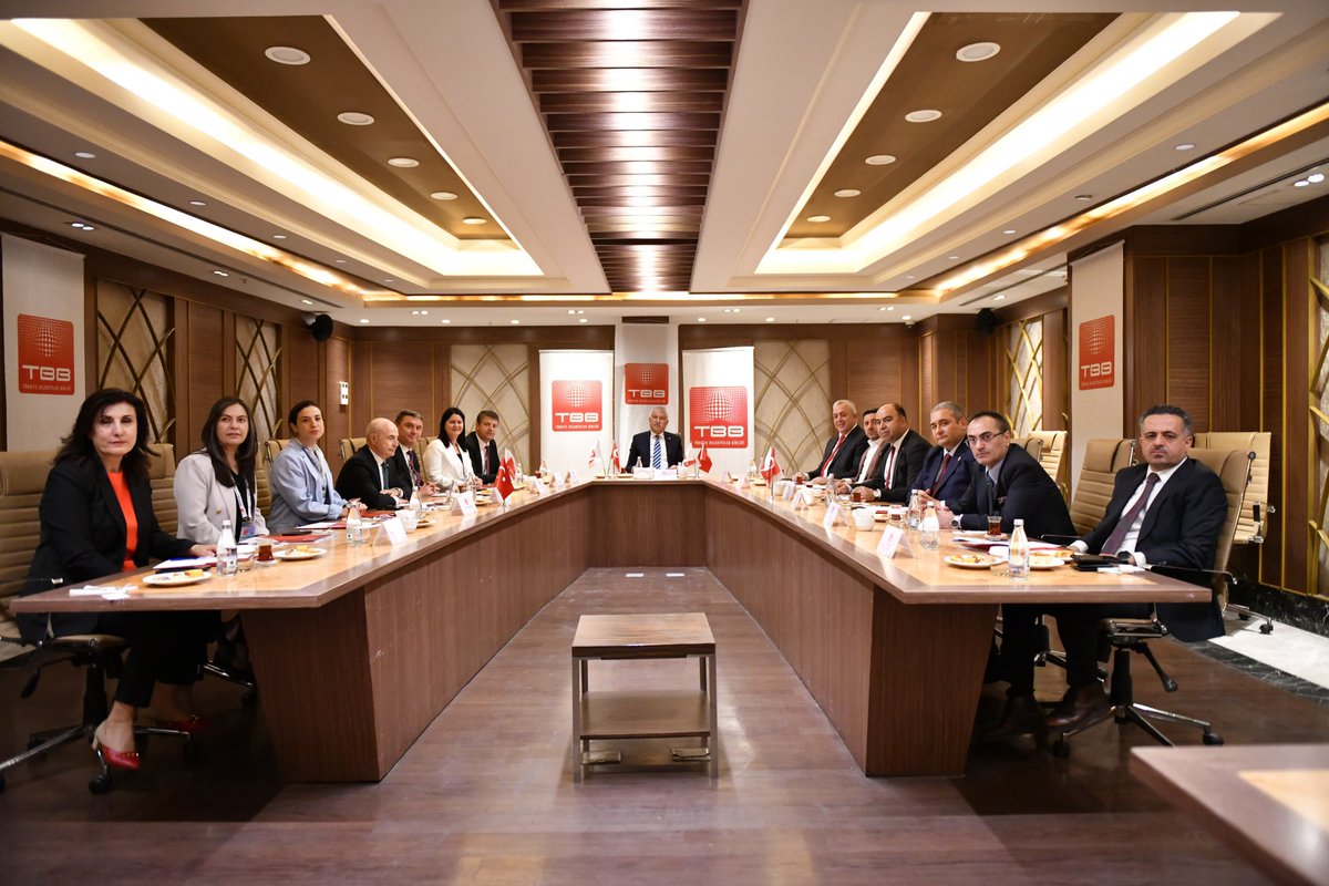 Türkiye Belediyeler Birliği Encümen üyeliğine, Efes Selçuk Belediye Başkanı olarak yeniden seçilmekten büyük bir onur ve gurur duyuyorum.

Bugün, yerel yönetimlerin dayanışmasını güçlendiren anlamlı bir gündü. Ancak İstanbul Büyükşehir Belediye Başkanımız ve TBB Başkanımız Sayın