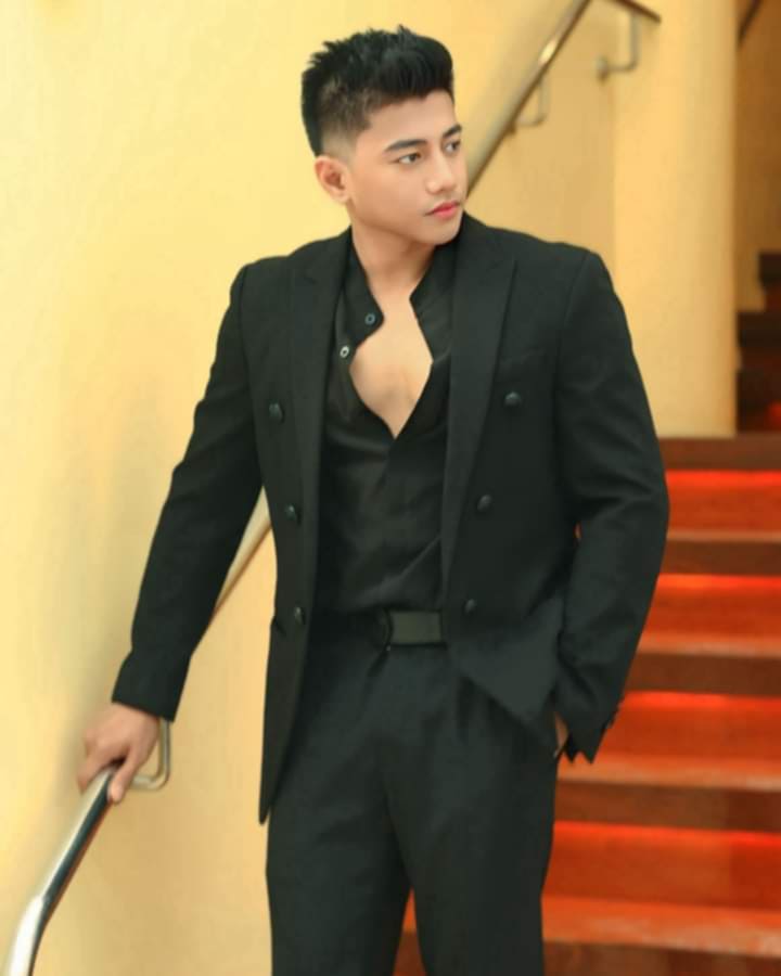 fat60901's tweet photo. Congratulations advance dada!!

#VrixAtVPChoiceAwards https://t.co/6RLuU34kFQ