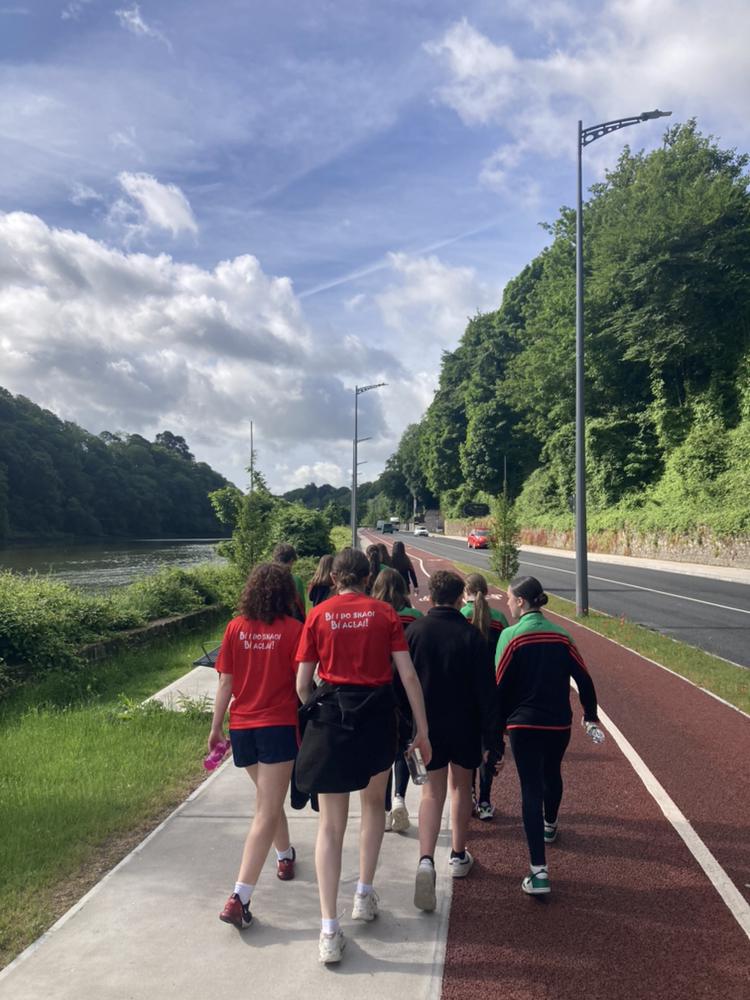 Colanphiarsaigh (@colanphiarsaigh) on Twitter photo Rinne an Choiste Scoil Ghlas 6km a shiúl inné chun tuiscint a fhorbairt maidir le ganntanas uisce agus an dúshlán a mbíonn ann do leanaí teacht ar uisce glan toisc triomach. Tá an obair seo mar cuid den bhfeachtas atá á rith acu chun an Bhrat Uisce a bhaint <a href="/GreenSchoolsIre/">Green-Schools</a> Rinne an Choiste Scoil Ghlas 6km a shiúl inné chun tuiscint a fhorbairt maidir le ganntanas uisce agus an dúshlán a mbíonn ann do leanaí teacht ar uisce glan toisc triomach. Tá an obair seo mar cuid den bhfeachtas atá á rith acu chun an Bhrat Uisce a bhaint <a href="/GreenSchoolsIre/">Green-Schools</a>