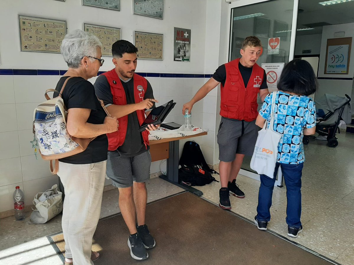 Distrito AP Costa del Sol (@dsapcostadelsol) on Twitter photo El #RincónSolidario' del centro de salud de La Lobilla, en Estepona, acoge esta semana a los voluntarios de <a href="/CruzRojaEsp/">Cruz Roja Española</a> . Gracias por vuestra labor y por explicárnosla con una sonrisa. El #RincónSolidario' del centro de salud de La Lobilla, en Estepona, acoge esta semana a los voluntarios de <a href="/CruzRojaEsp/">Cruz Roja Española</a> . Gracias por vuestra labor y por explicárnosla con una sonrisa.