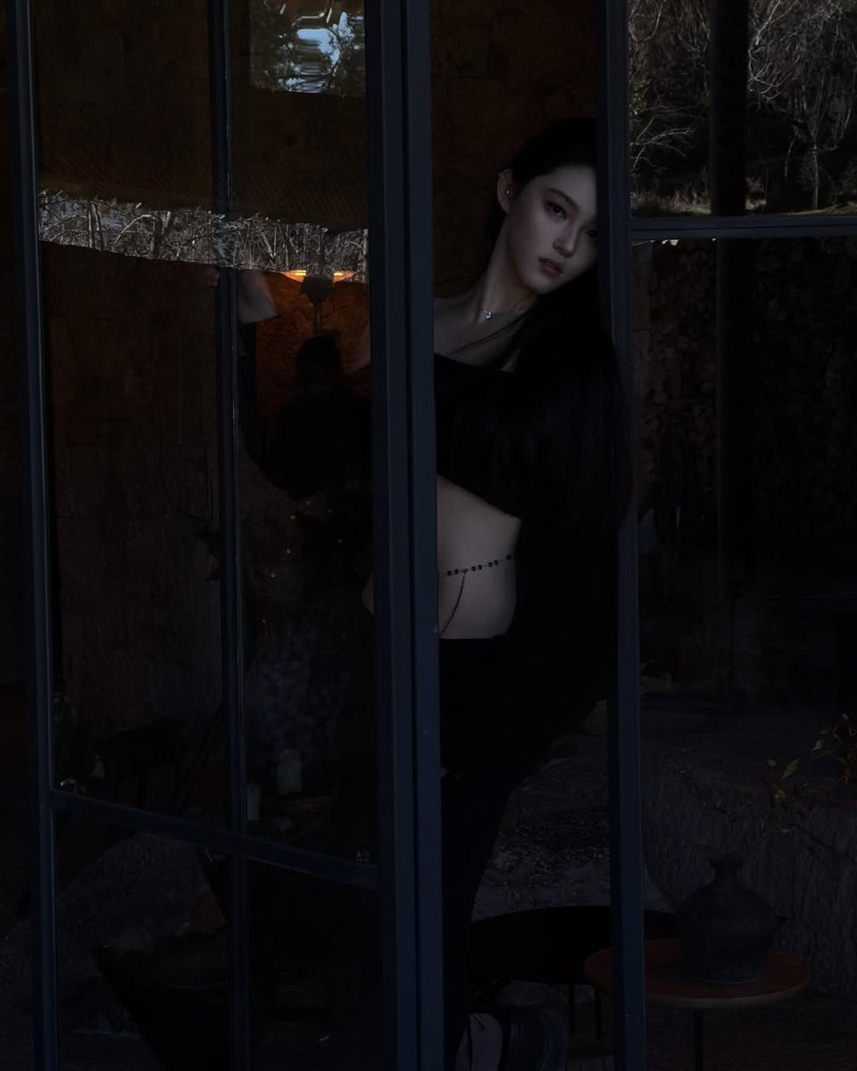 是的！我讓你停下來。我的外貌怎麼樣？化了淡妝，但這身衣服讓我看起來很迷人