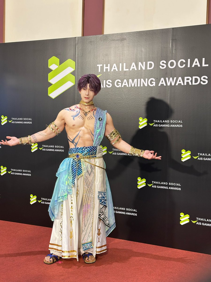 Thank you for the most popular hotness aura super nova handsome game cosplayer in the world award…
Just kidding 😂