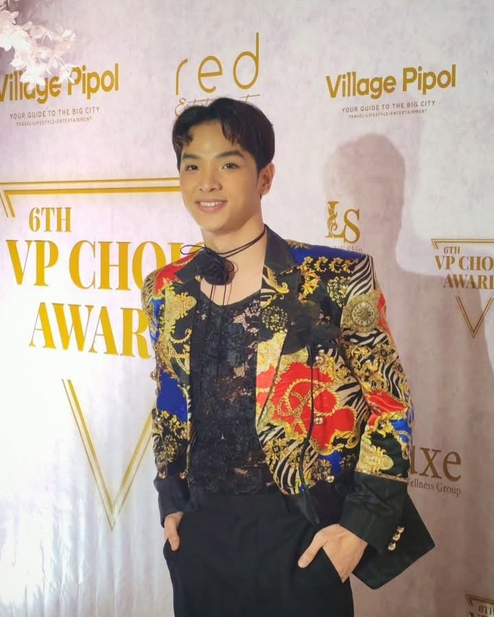 SeyTeamAnemic's tweet photo. Papa C, Ang pogi mo! @chrstianmrtnz 

#VRIXIANxVPCA
#ChannyAtVPCAwards
#VrixAtVPChoiceAwards https://t.co/j9R35Nvska