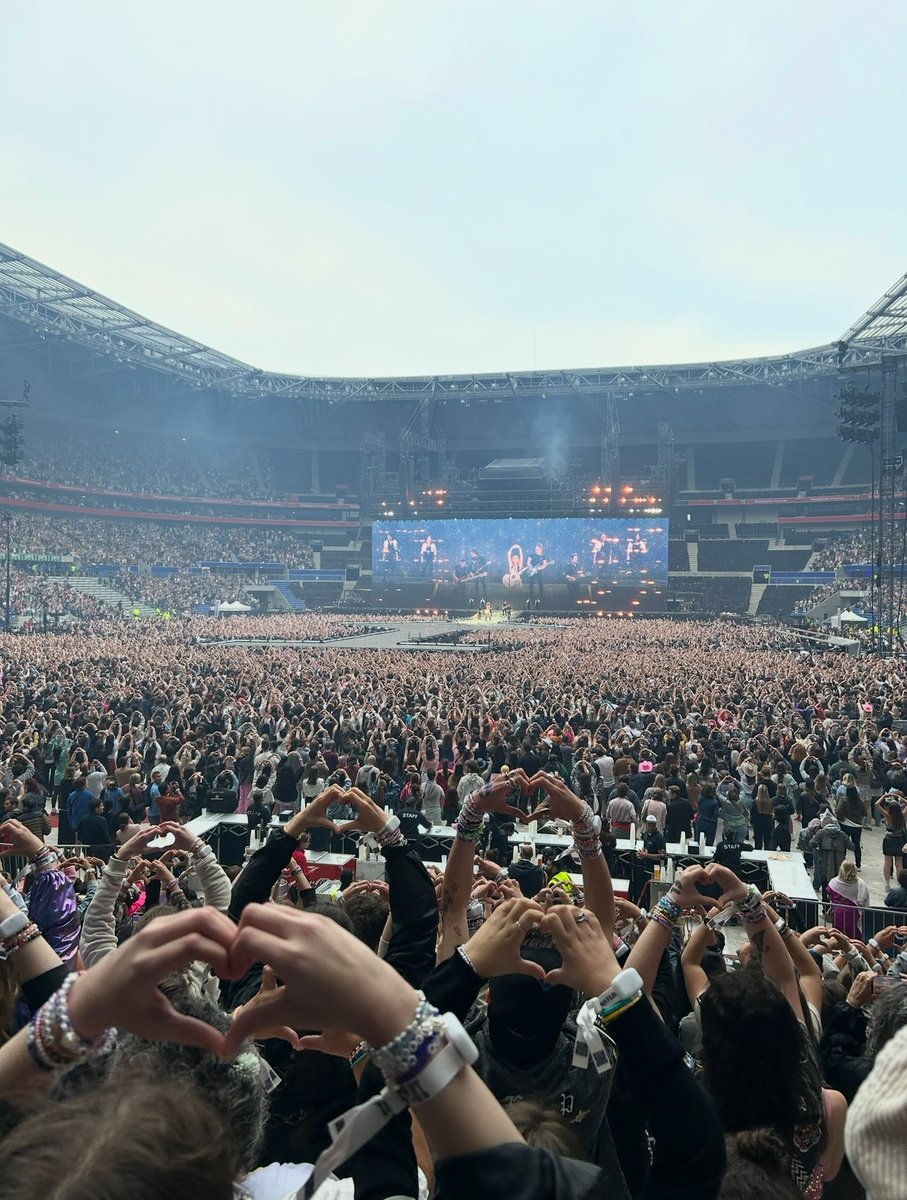 ClarisseTV13's tweet image. I miss group therapy