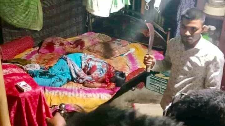 নওগাঁয় স্ত্রীকে কুপিয়ে হত্যা চেষ্টা করে স্বামীর বিষপানে মৃত্যু