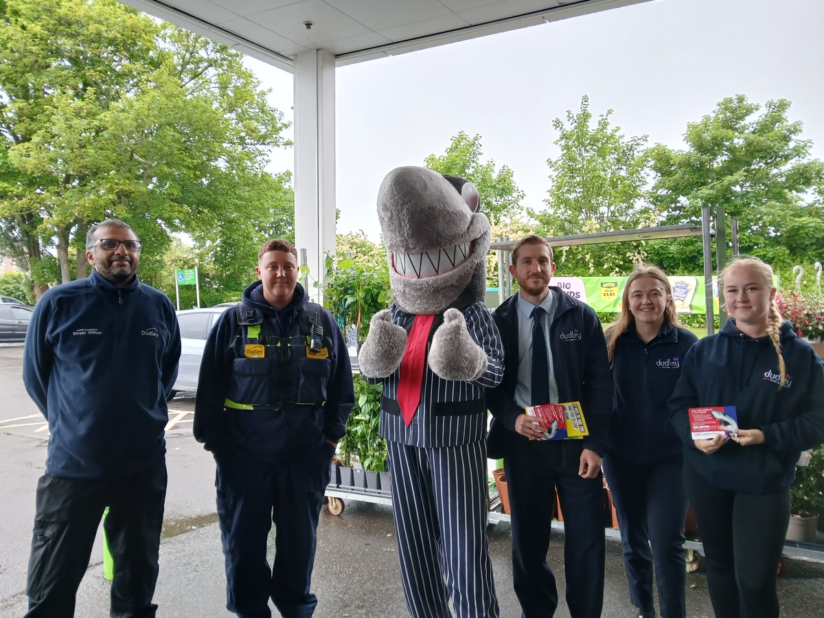 ConnectedDudley's tweet photo. @SLSEngland are running a BITE BACK week against Loan Sharks in Brierley Hill. We've supported by connecting with local community groups and venues to support and help raise awareness. There's one day left, join us at Brierley Hill market tomorrow! You might spot a shark!🦈
-MW https://t.co/sVGI0Nl2zP
