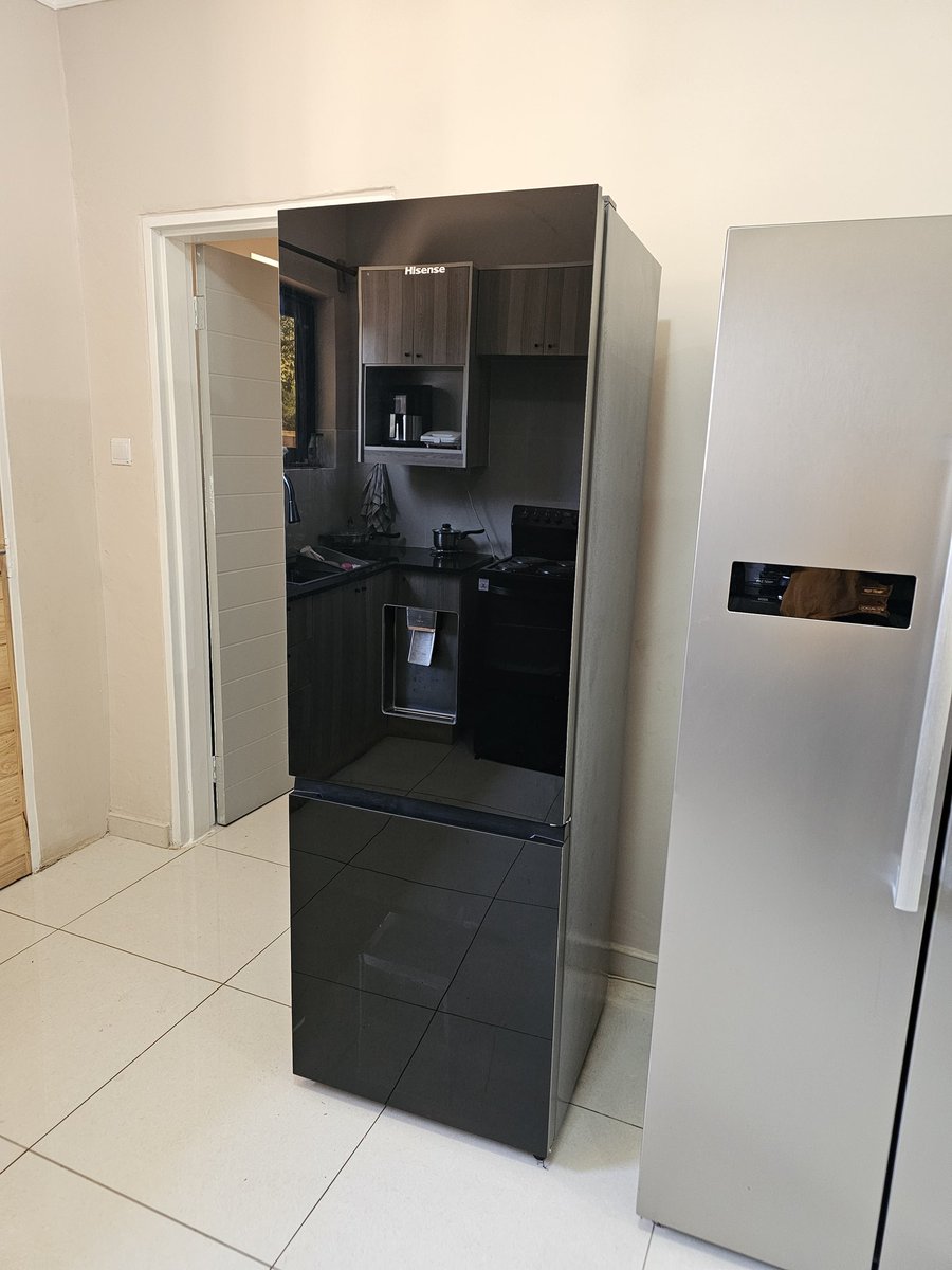 Tigulen fridge iyi...3months old
Hisense glass doors
350L
1.8millio