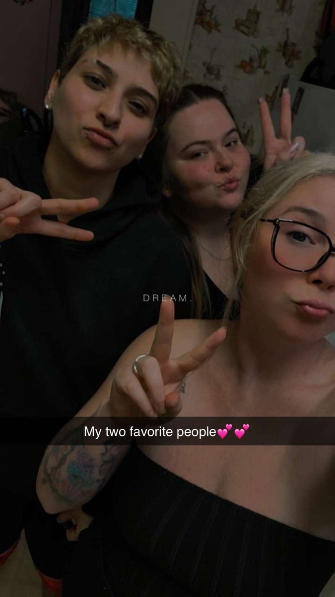 AustinL2010's tweet photo. My girls my girls💕💕 https://t.co/X50JN1tfqL