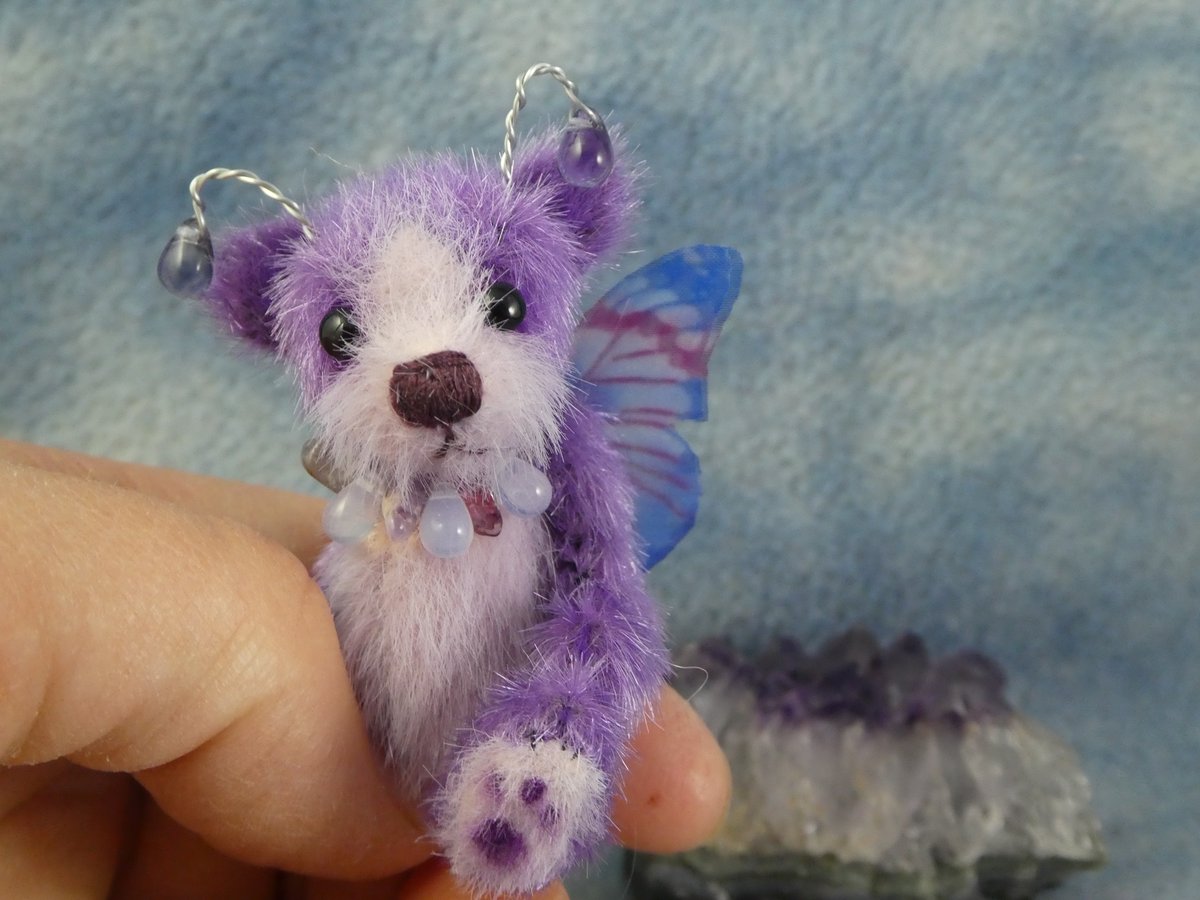 TheWordOfErynn's tweet photo. Meet Mysty, a tiny 2" Crystal Fairy Bear who comes complete with her genuine Amethyst display crystal. Tiny and packed full of detail 💜💎🦋 #ArtistBear #OneofaKind https://t.co/rb0SfXvltx https://t.co/RrUra23T0U