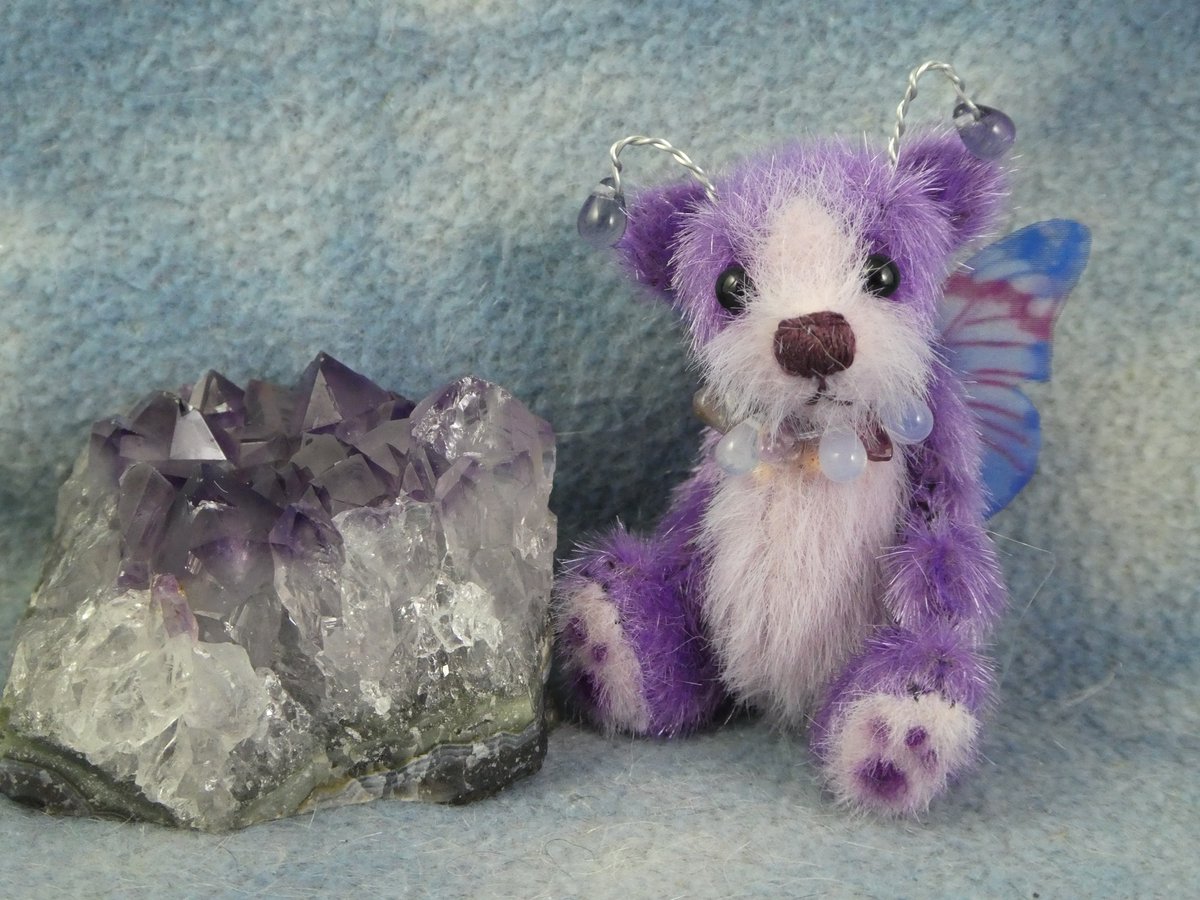 TheWordOfErynn's tweet photo. Meet Mysty, a tiny 2" Crystal Fairy Bear who comes complete with her genuine Amethyst display crystal. Tiny and packed full of detail 💜💎🦋 #ArtistBear #OneofaKind https://t.co/rb0SfXvltx https://t.co/RrUra23T0U