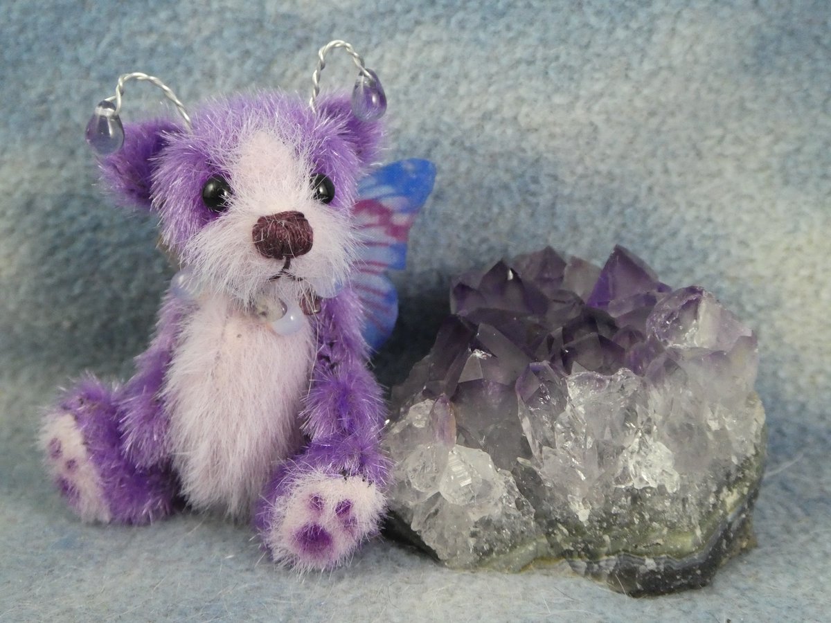 TheWordOfErynn's tweet photo. Meet Mysty, a tiny 2" Crystal Fairy Bear who comes complete with her genuine Amethyst display crystal. Tiny and packed full of detail 💜💎🦋 #ArtistBear #OneofaKind https://t.co/rb0SfXvltx https://t.co/RrUra23T0U