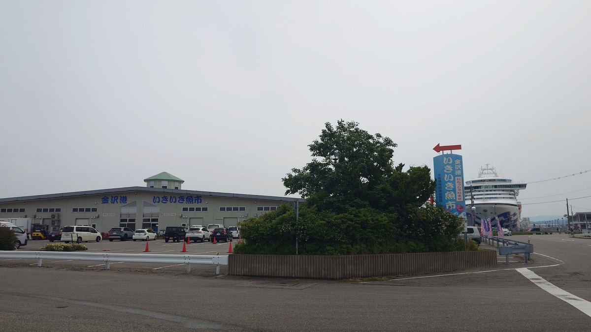 G_Splatoon_'s tweet photo. 今回の旅行の主目的はここで鮨食べる事やったけど期待を超えて来たわ🍣
#食べログ
#TOP5000
#立喰い鮨優勝 https://t.co/Cu2hLFCZSU