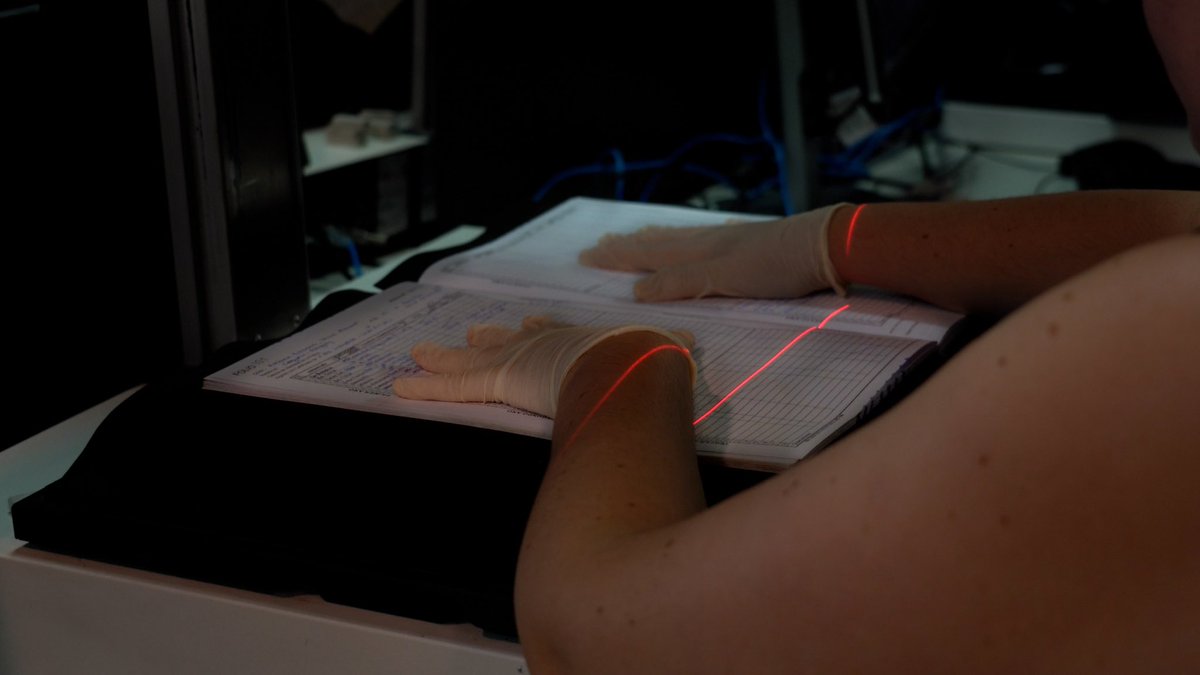 📚 El Libro Matriz es donde las escuelas registran oficialmente las notas y trayectorias de cada estudiante.
Antes, los directivos tenían que cargar esa información hasta cuatro veces. Ahora, con el Libro Matriz Digital, lo hacen una sola vez.

Además, al integrarlo al Sistema de