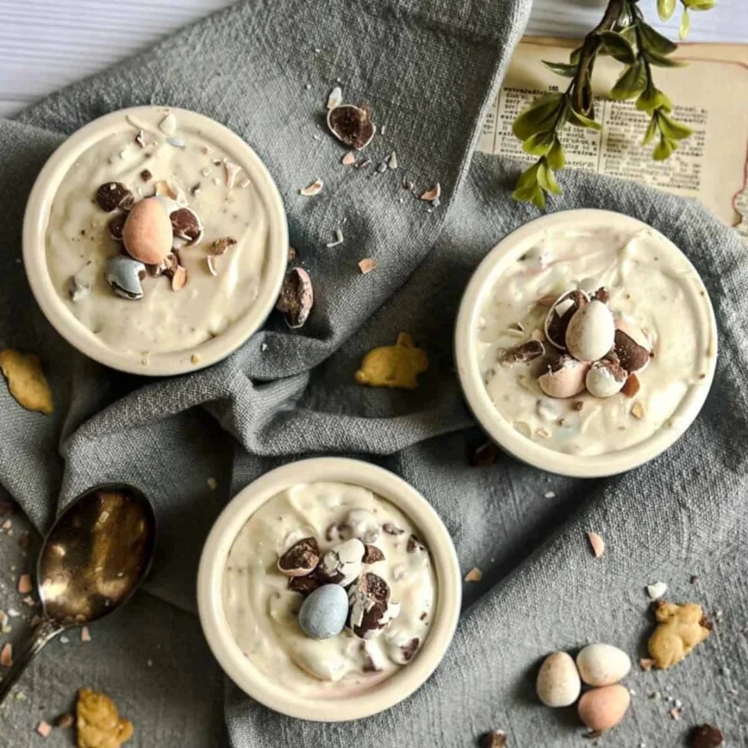 🥚✨ No-bake, dairy-free &amp; dangerously dreamy!
These Easter cheesecakes are creamy, crunchy, and 100% oven-free 😍💜
Perfect for spring — and topped with candy-coated eggs 🐣🍰
📲 Recipe: burntapple.com/easter-dairy-f…
 #NoBake #DairyFree #Cheesecake #VeganDessert #SpringVibes