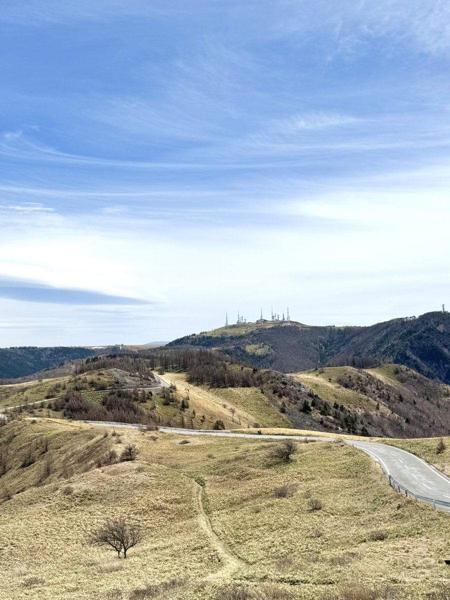 saf1_cc110's tweet image. #これを見た人は二輪車ポツンと画像を貼ろう

おわかりいただけただろうか😊

裏ビーナスの道路沿いにあるトレッキングコースからの景色です
標高2000メートル近い所をヘルメットかぶったままで登るのはキツかった😆

#クロスカブ 
#裏ビーナス