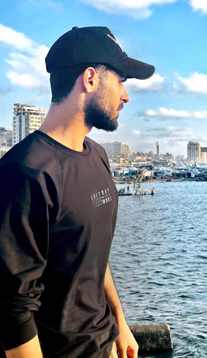 This coast is what's left of beautiful in northern Gaza.
 
I went to the sea to heal my sadness and despair, to distance myself from all the destruction around us.

Still I was not spared from the sound of the warplanes.