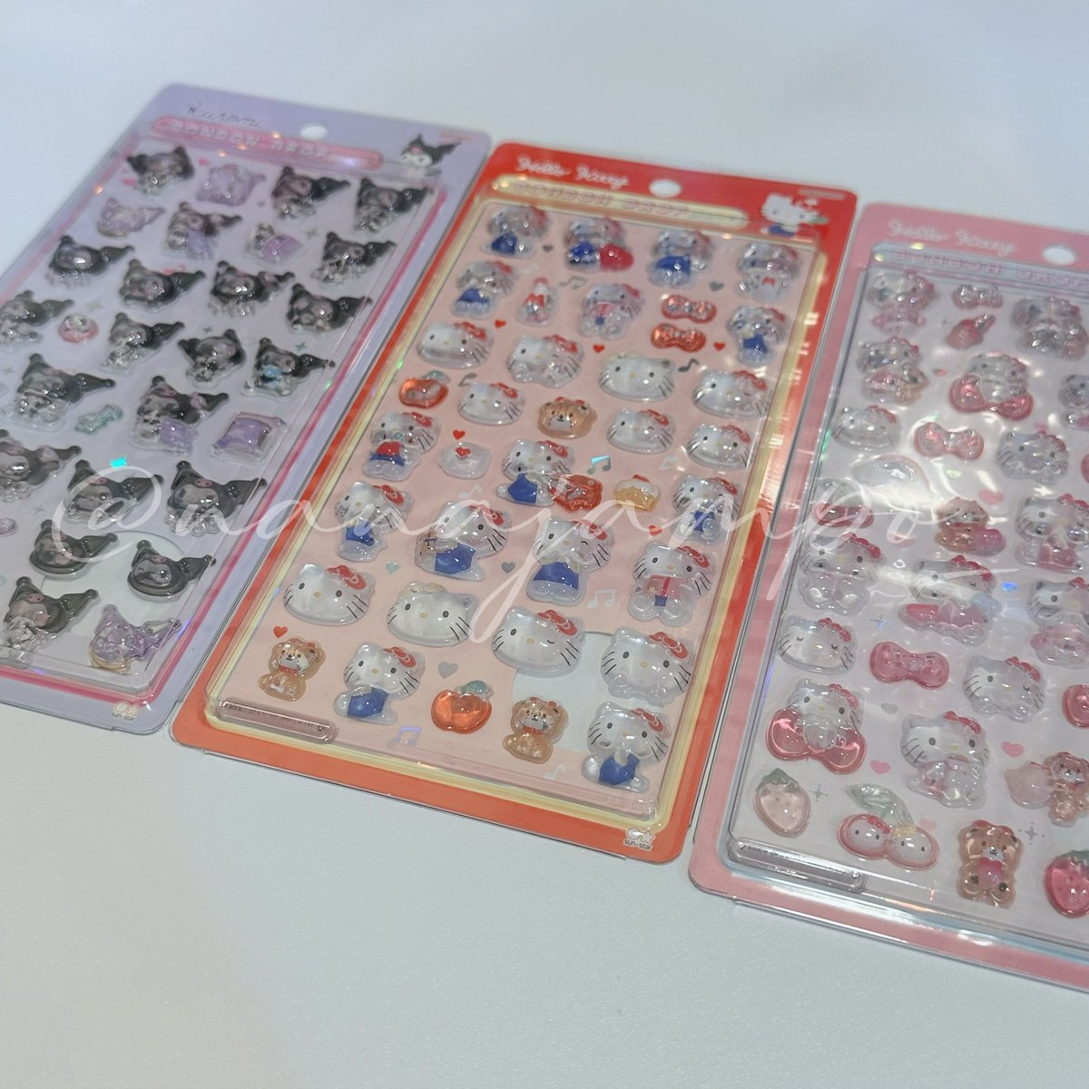 พร้อมส่ง - bonbon drop ลิขสิทธิ์แท้ 🫧

- hello kitty แดง 1
- hello kitty ชมพู 1
- my melody 1
- kuromi 1

♡ ราคา 200.- รวมส่ง

สนใจสั่งซื้อทัก dm ได้เลยค่ะ 💐
#ตลาดนัดซานริโอ้ #ตลาดนัดsanrio