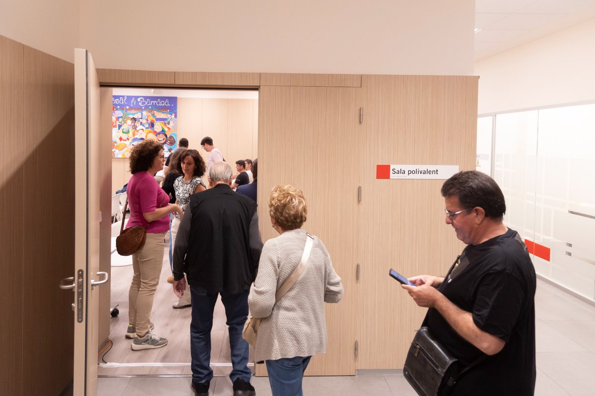 ⏳ Dimarts es va celebrar el Consell de Barri del Carmel. 

🪏 En ell, es va presentar el Pla de Barris i els projectes que s'han fet pel que fa a millora de l'espai públic, entre altres. 

🗣️ Per últim, es van respondre les inquietuds del veïnat.