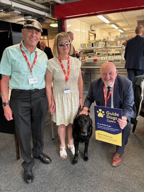Peter Fox OBE MS (@peterfox61) on Twitter photo It was great to meet recently with <a href="/guidedogs/">Guide Dogs</a> at the Welsh Conservative Conference to discuss the excellent work they do.
I am grateful to Saxon for allowing me to have a photo with him! It was great to meet recently with <a href="/guidedogs/">Guide Dogs</a> at the Welsh Conservative Conference to discuss the excellent work they do.
I am grateful to Saxon for allowing me to have a photo with him!
